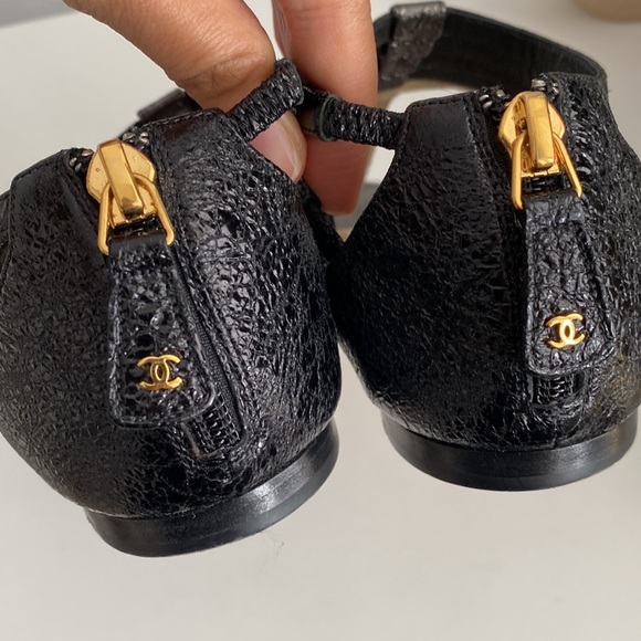 CHANEL Authentic T-Strap Zip Metallic Sandals (EUR 38.5) - Picture 3 of 11